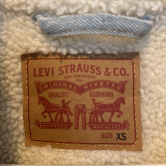Levi’s Sherpa Trucker Jacket - Picture 2 of 3